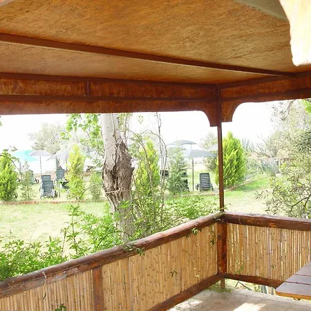 Ada Camp Beach אתר קמפינג